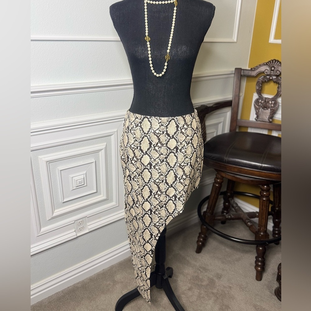 Ronny Kobo Collection Python 🐍 print Asymmetrical Skirt - Picture 9 of 10